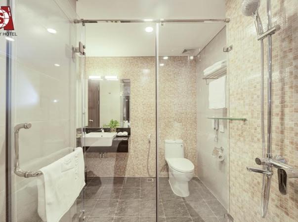 Cau Giay Hotel - By Bay Luxury Ханой Экстерьер фото